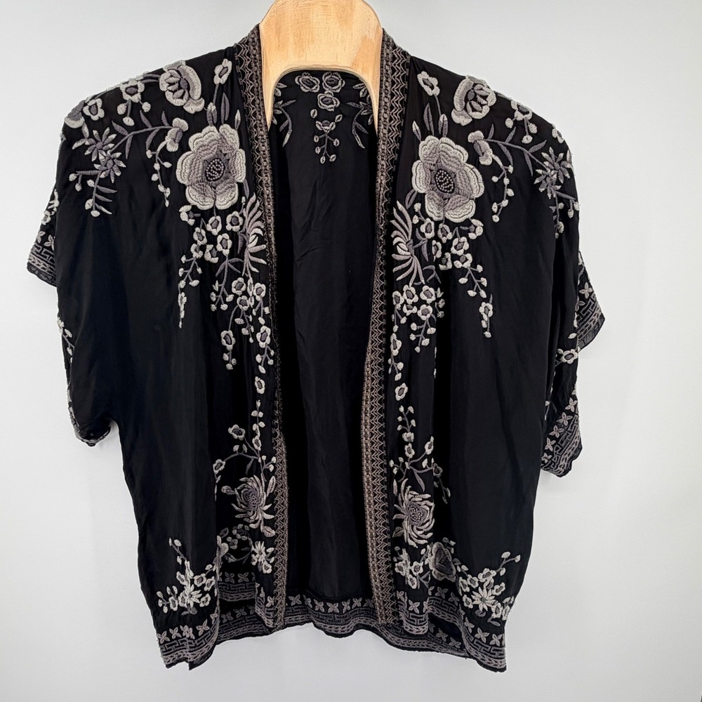 Johnny Was Embroidered Floral Okinawa Kimono Top Size S Boho Black White - Picture 2 of 7